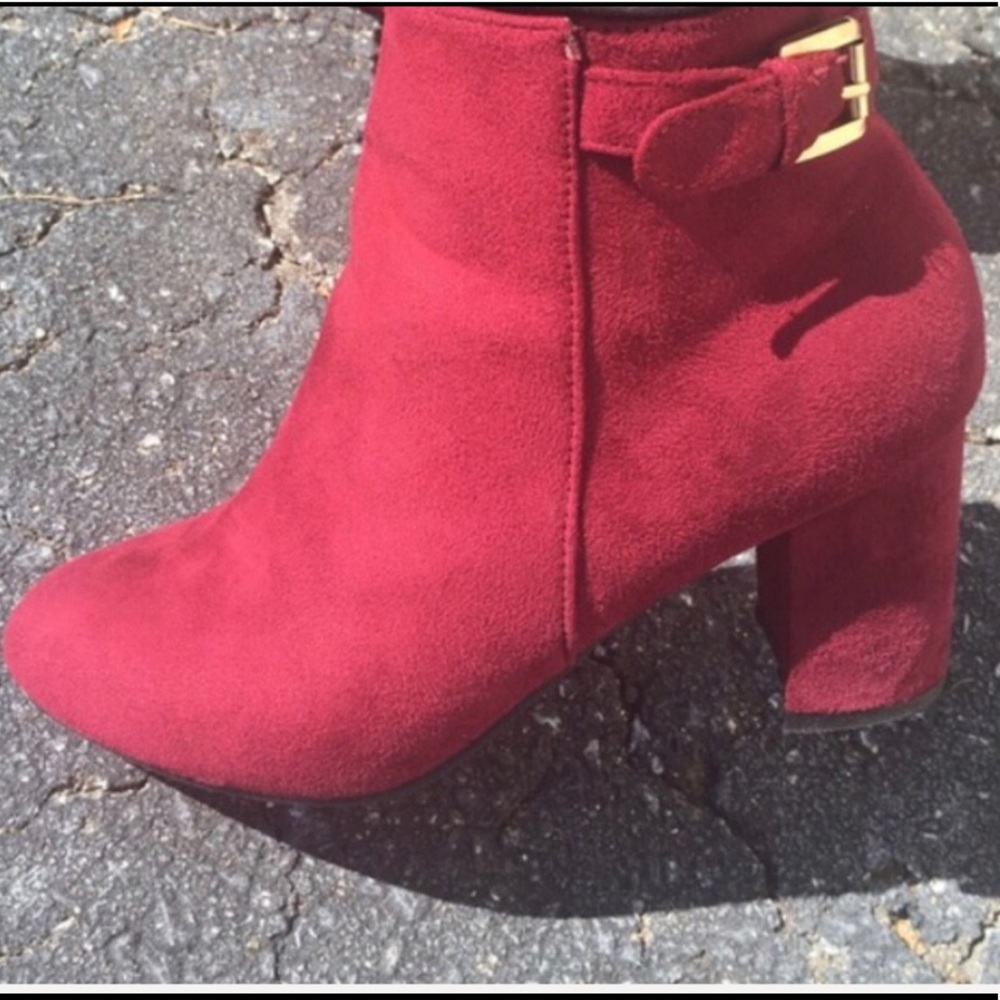 🆕Beautiful Wine Colored Boots Must Have For Fall